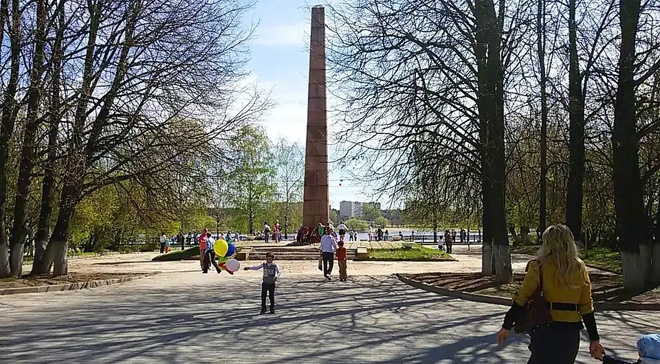 Обелиск Победы на Театральной площади