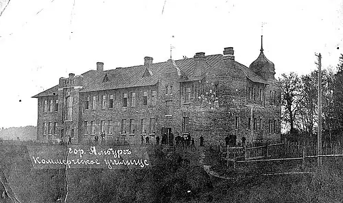 Здание коммерческого училища (сейчас — краеведческий музей)