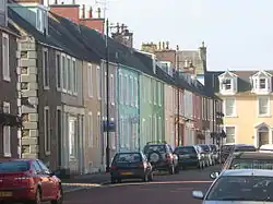 Улица с цветными домами — одна из достопримечательностей