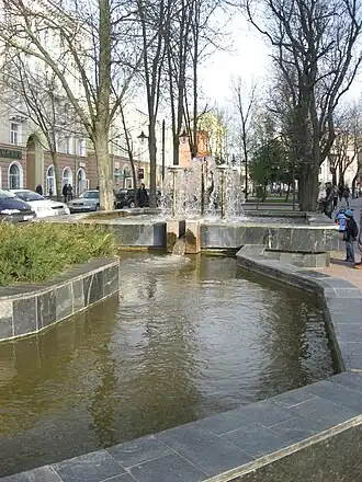 фонтан в комсомольском сквере