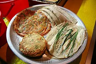 Разнообразные чоны на блюде