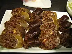 Сундэ, корейская кровяная колбаса.