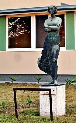 Статуя Жужанны Кошут