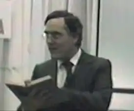 Фрагмент  видео 1987 года. Костас читает стихотворение на языке Эсперанто.