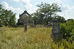 Вид на костёл со стороны старого кладбища