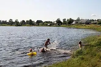 Озеро в одноимённой деревне