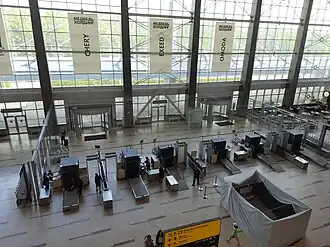 Зона досмотра на входе