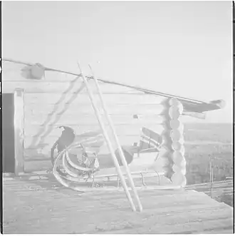 Амбар, сани