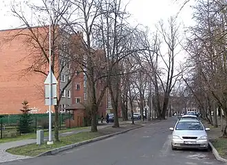 Вид от перекрёстка с улицей Ропажу