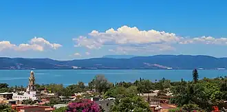 Вид на Ахихик и озеро Чапала