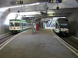 Электрички LEB на станции