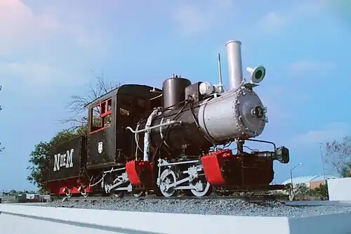 Паровоз XIX века на вокзале Сальтильо