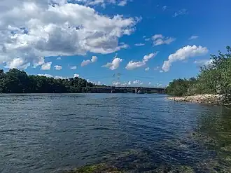 На некоторых участках Ривьер-Сале похож на реку