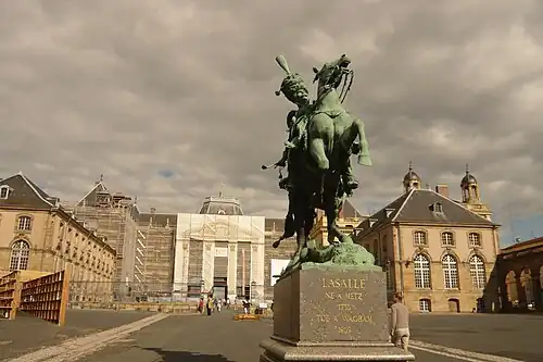 Тот же памятник с другого ракурса