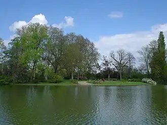 Вид на озеро Домениль весной 2006 года