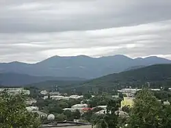 Ландшафт Партизанска. На переднем плане склон Острой сопки с бывшим терриконом