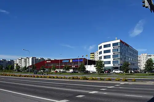 Дом 3, Ласнамяэский дом здоровья и магазин торговой сети Konsum(на переднем плане улица Мустакиви)