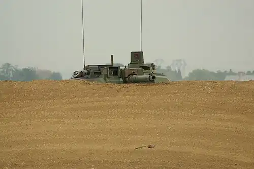 Танк «Леклерк» в оборонительной позиции.