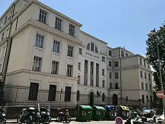 Государственная средняя школа Сандро Пертини, бывшая школа Диаса в Генуе