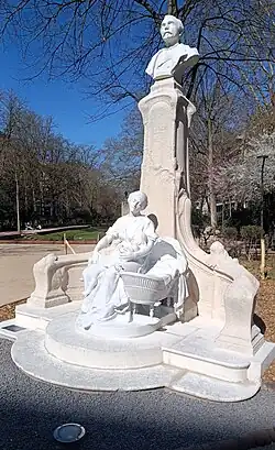 Памятник-бюст поэту Александру Деруссо (фр.; 1902), сквер Фоша, Лилль