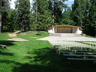 Певческая сцена и танцевальная площадка на городище Тырва