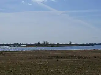 Холм на берегу Малого Волховца, где располагался монастырь