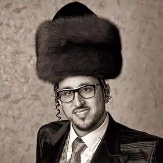 Липа Шмельцер, хасидский певец и шоумен.