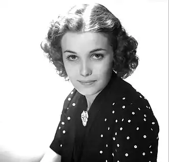 Лоис Коллиер на записи радиопередачи «Голливуд в лицах», 1937 год.