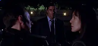 Джек наблюдает, как Сун угрожает застрелить Бена