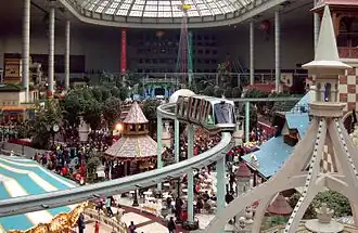 Поезд P6 в парке аттракционов Lotte World в Южной Корее