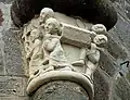 Капитель церкви Сент-Этьен с изображением перенесения мощей святого Стефана Первомученика