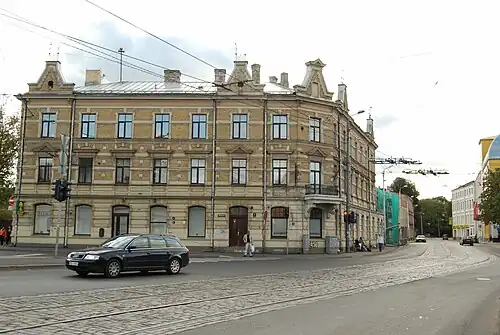 Дом № 1 (угол ул. Маза Нометню)