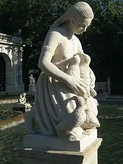 Фонтан сказок, скульптура «Семь воронов»