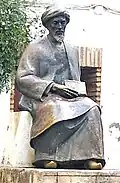 Памятник Маймониду в Кордове. Памятник и мемориальная плита установлены в честь 800-летия со дня его рождения