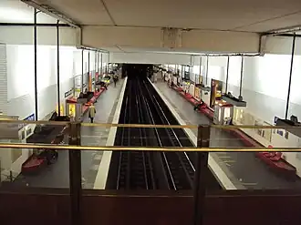 Зал станции (вид в сторону Парижа)