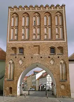 Каменные городские ворота Мальхина