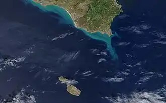 Мальтийский пролив весной 2002 года