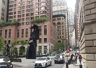 На пересечении с Мейден-Лейн