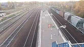 Вид на юг с пешеходного моста.