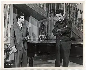 Мексиканские актеры Хорхе Мартинес де Ойос (слева) и Хайме Фернандес (справа) на съёмках фильма «Что делать с моими детьми» (1962 год)