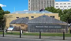 Музей — реплика антарктической хижины на Моусон-стрит в Хобарте