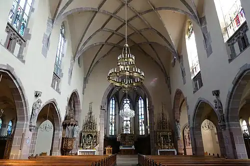 Интерьер, вид на алтарь