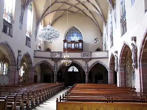 Интерьер, вид на орган