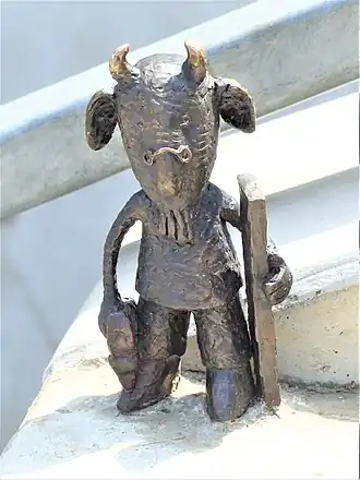 Скульптура Элека Мекка на площади Кальмана Селла, созданная Михаем Колодко[венг.].