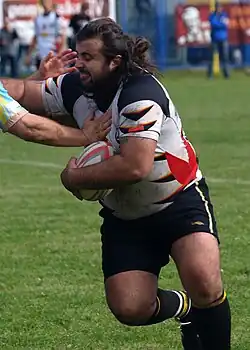 Габуния в 2010 году в игре клубов «Будовляни» (Лодзь) и «Огниво» (Сопот)