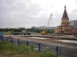 Недалеко от храма и южного выхода