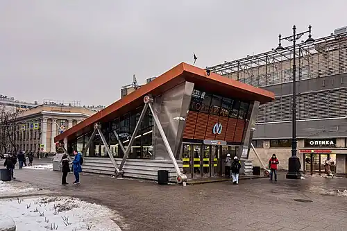 Входной павильон станции