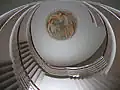 Винтовая лестница и роспись потолка центральной башни — так называемый Медальон Тритона