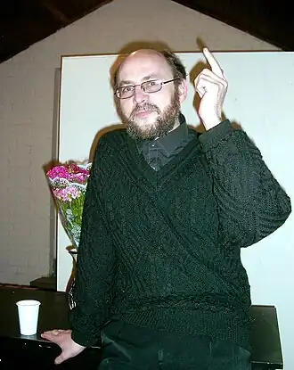 Михаил Ромм на его авторском вечере в Крымском геопоэтическом клубе. Москва, Зверевский центр современного искусства, 14.06.2004.