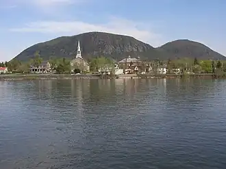 Вид на Мон-Сент-Илер с реки Белёй